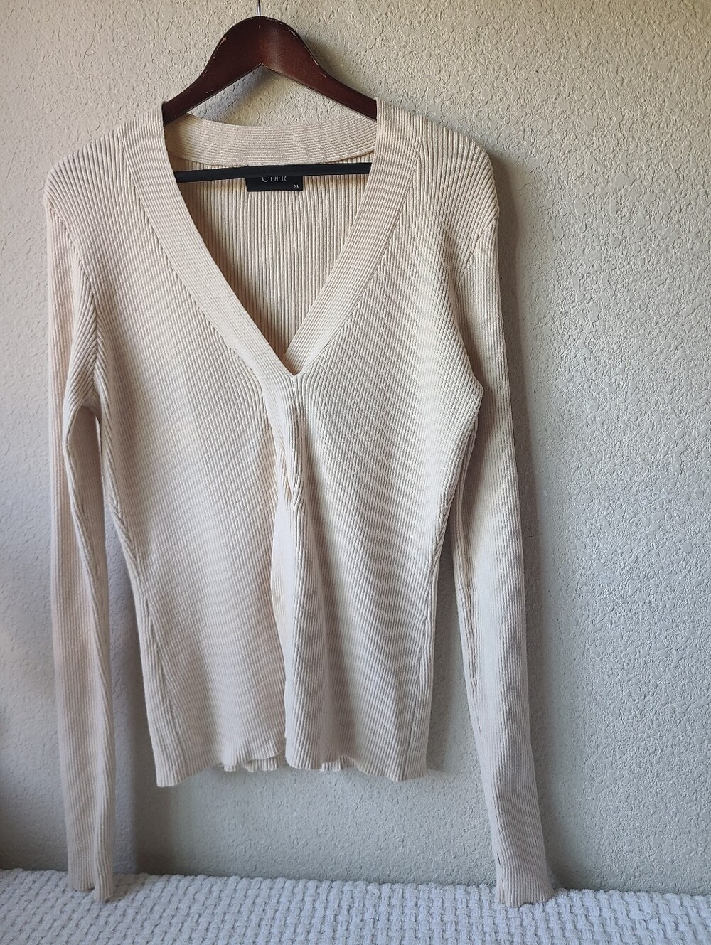 Cider Cream Ribbed V-Neck Lightweight Long Sleeve Top Size XL